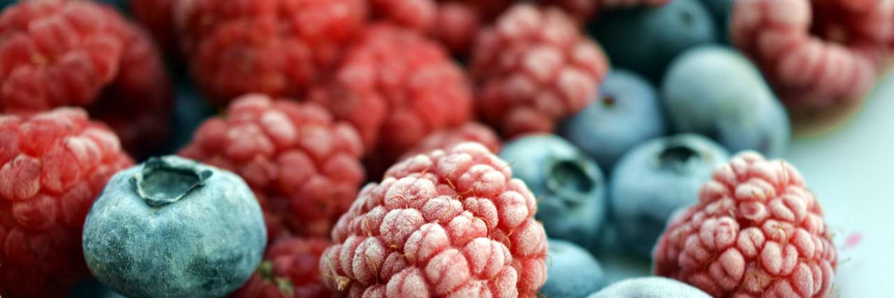 Frozen raspberries and blueberries - Image courtesy of Pixabay