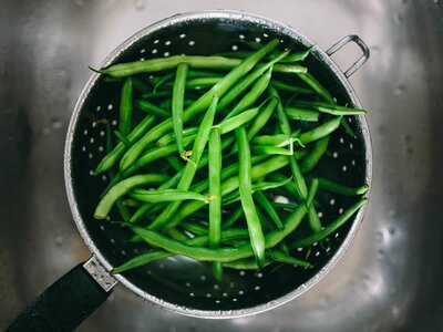 French beans, blanched and draining - Image courtesy of PickPik