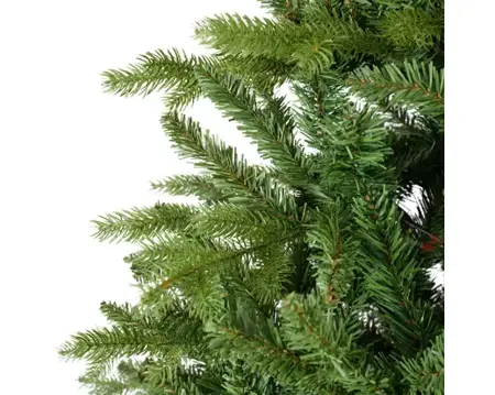 10ft Allison pine (needle close-up_ - Image courtesy of Kaemingk / Everlands