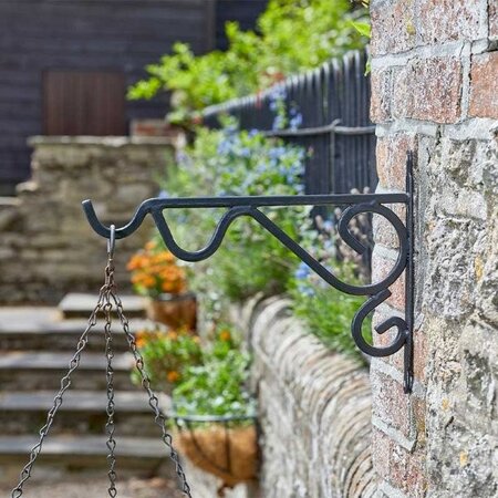 16in/18in Brunel Bracket -Image courtesy of Smart Garden Products