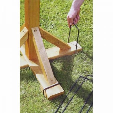 Bird Table Stabiliser Pegs - Image courtesy of Tom Chambers