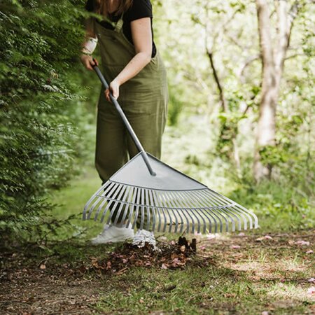 KS Ultimate Leaf Rake Fibreglass Handle -Image courtesy of Westland