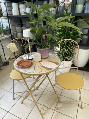 Lima Table Set - Photo by Michelle at Ardcarne Garden Centre