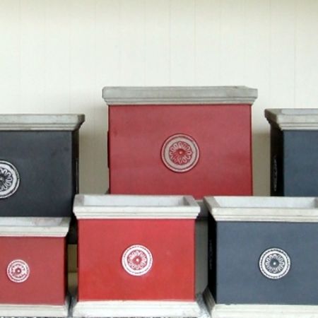 Low Sq Pot & Badge - Small - image 1