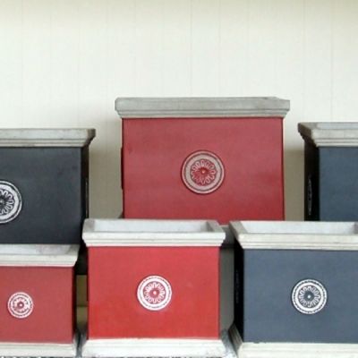 Low Sq Pot & Badge - Small - image 1