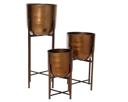 Planter iron with texture -Image courtesy of Kaemingk