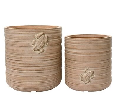 Planter with Frog -Image courtesy of Kaemingk