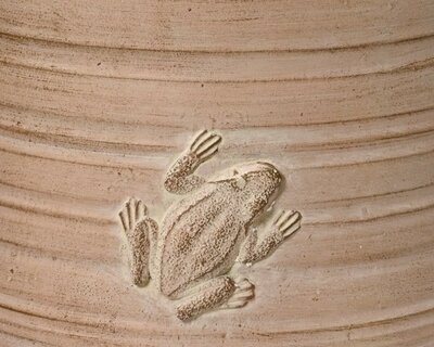 Planter with Frog -Image courtesy of Kaemingk