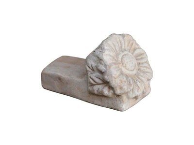 Sunflower Pot Stand -Image courtesy of Lemonfield Pottery